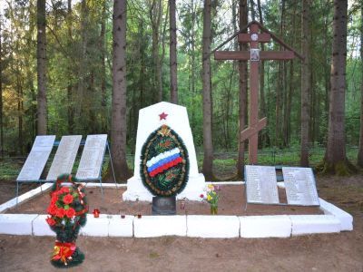 Воинское кладбище воинов Советской Армии, погибших в боях с немецко-фашистскими захватчиками в период Великой Отечественной войны 1941-1945 гг.