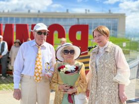 Большой семейный вальс станцевали на площади Республики в Якутске