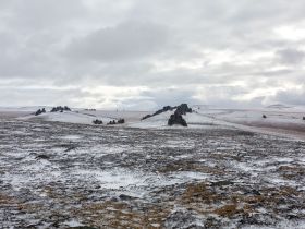 Арктическая снегоходная экспедиция «К Каменным Людям Сундуруна через кряж Суор Уйата». Сопутствующая рыбалка на трофейного арктического гольца