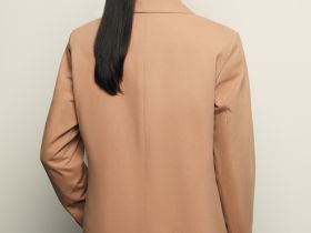 Двубортный жакет полуприлегающего силуэта