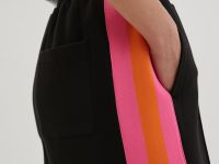 Спортивные брюки широкого кроя с контрастной отделкой