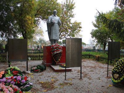 Братская могила № 390