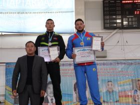 Международный турнир по мас-рестлингу в Якутии запомнился сенсациями