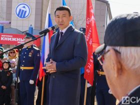 «Поём двором». В Якутске поздравили ветерана Великой Отечественной войны Кирилла Павлова