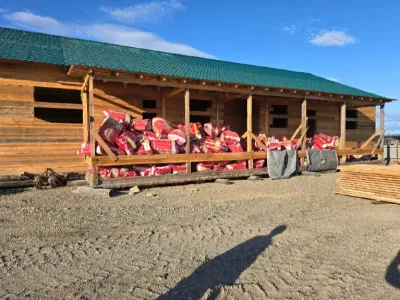 В Оймяконе ускоренными темпами возводят дом для пострадавших от паводка