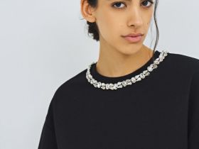 Футболка с декором у выреза, Черный