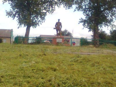 Братская могила 124 советских воинов, погибших в 1941 и 1943 гг. в боях с немецко-фашистскими захватчиками