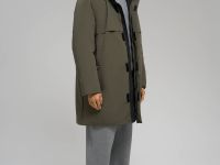 Утепленное пальто со съемным капюшоном