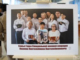Фотовыставку «Семья героя» открыли в аэропорту Якутска