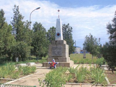 Братская могила 100 красноармейцев, погибших в годы гражданской войны, и 4 советских воинов, погибших в годы Великой Отечественной войны