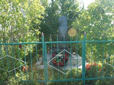 Братская могила воинов Советской Армии, погибших в период Великой Отечественной войны 1941-1945 гг.