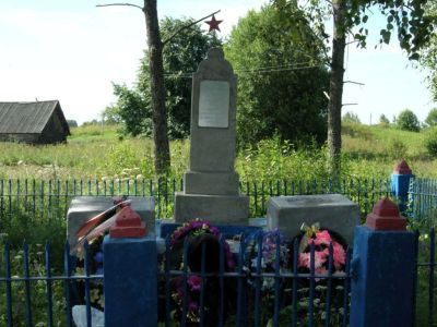 Братская могила советских воинов, павших в боях с фашистами