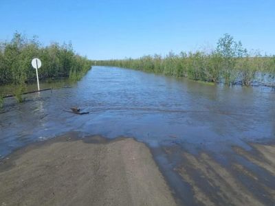 В Абыйском районе из-за половодья затопило дорогу к аэропорту