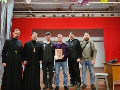 Творческая группа Мирнинского театра выступает в зоне СВО