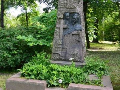 Могила Мамина-Сибиряка Д.Н. (1852-1912), писателя