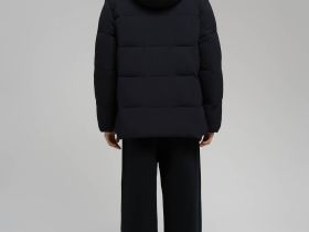 Утепленная куртка с капюшоном