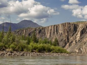 Река Индигирка. Через Ущелье Восторга и Восхищения! Маршрут: п.Усть-Нера - с.Хонуу