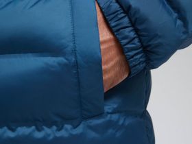 Утепленная куртка с капюшоном