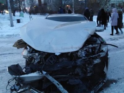 Нарушил в 17-й раз. В Нерюнгри столкнулись две иномарки, пострадал один человек