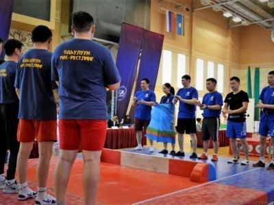 Без мастеров. Команды наслегов Якутии борются за табун лошадей на турнире по мас-рестлингу