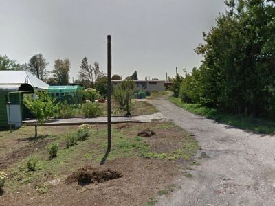 Памятное место, где в августе 1920 г. останавливался агитпоезд "Октябрьская революция" и на митинге с речью выступал председатель ВЦИК М.И. Калинин