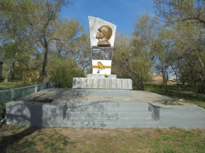 Памятник воинам-землякам, погибшим в годы Великой Отечественной войны (1941-1945 гг.)