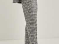 Зауженные брюки в клетку на средней посадке