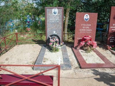 Могила воина-интернационалиста Гукалова А.Б.