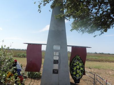 Братская могила советских воинов, погибших в период Сталинградской битвы