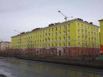 Дом жилой с учреждениями