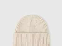 Шапка с отворотом, Белый