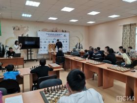Международный гроссмейстер провел мастер-класс по шахматам в Якутске