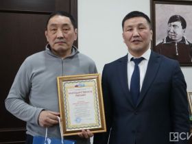 «Бороться как лев»: чемпиона первенства Европы Льва Павлова чествовали в Минспорте Якутии