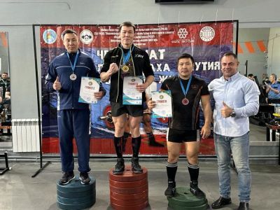 Более 30 атлетов участвовали в кубке республики по становой тяге