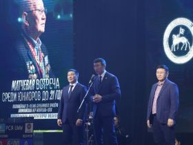 Якутские борцы стали победителями матчевой встречи к 75-летию Александра Иванова