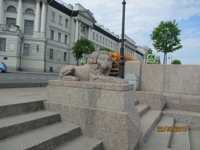 Спуск со львами