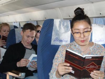 Национальная библиотека и авиакомпания «Якутия» продолжают проект «Летай и читай»