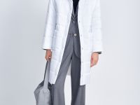 Утепленное пальто прямого кроя с карманами