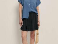 Блузка свободного кроя с коротким рукавом