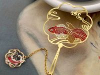 Закладка для книг с подвеской "Резвящаяся рыбка" (латунь)