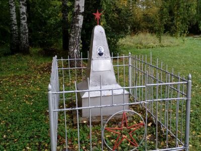 Могила командира продотряда Сироткина Василия Михайловича, убитого кулаками в 1919 г.