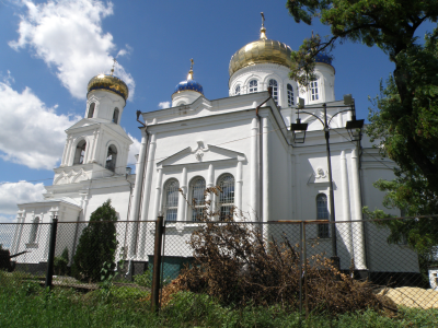 Успенская православная церковь с колокольней