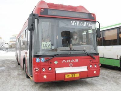 Мэр Якутска поручил принять меры по решению проблемы частных перевозчиков автобусов