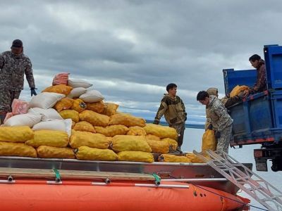 Мелкосидящие суда увеличили поставки продовольствия в арктические районы Якутии