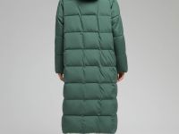 Утепленное пальто с капюшоном