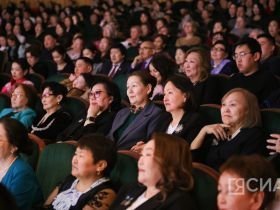 Государственные награды вручили работникам культуры Якутии