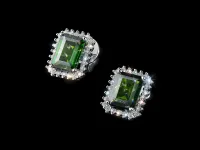 Пусеты из белого золота с хромдиопсидами э4754пс10200418