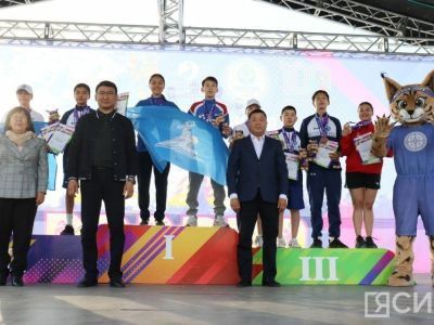 Бадминтон, теннис и шахматы: в Якутске вручили медали чемпионам спартакиады учащихся республики
