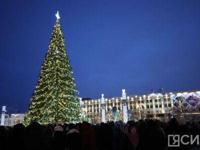 Пять тысяч человек посетили зажжения новогодних ёлок в Якутске