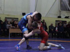 Якутские борцы прошли отбор на первенство России среди юниоров